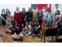 Alunos de Teatro Assistem Peças Teatrais em Pato Branco