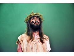 Paixão de Cristo emociona espectadores