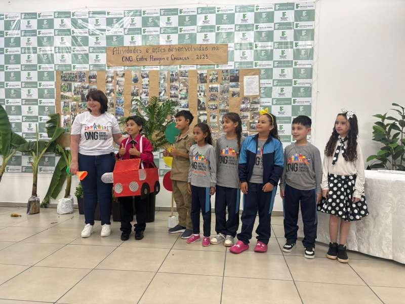 Poesia entre amigos e crianças 