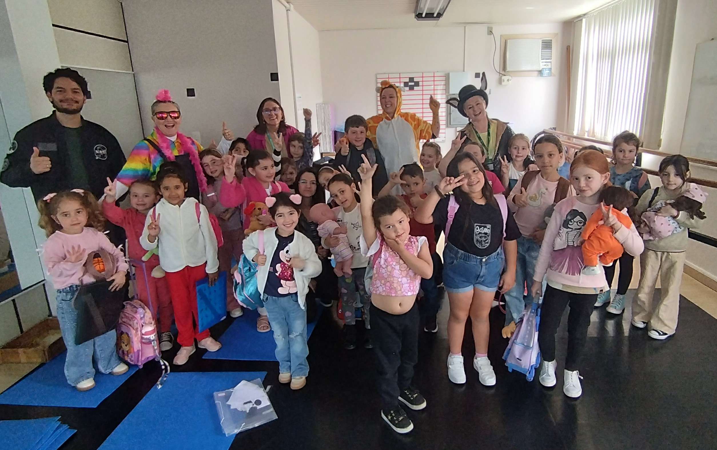 Contação de histórias amplia conhecimento e incentiva o hábito da leitura entre alunos do Instituto Cultural